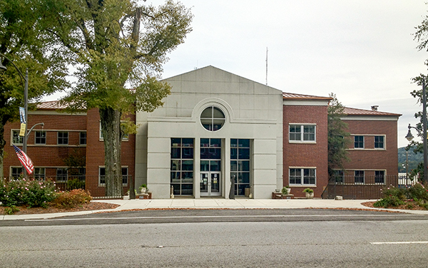 Marshall County Courthouse in Guntersville, Alabama, with arched entry and brick wings. Used by Bliss Products and Services.