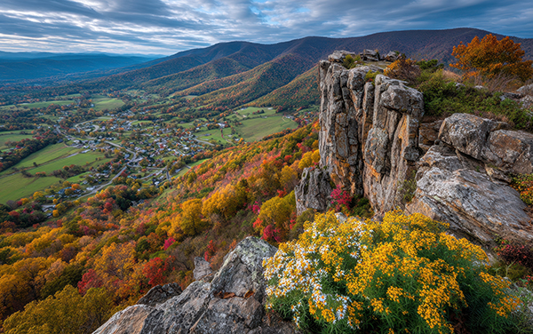 McAfee Knob, Western Virginia | Kevin Williams | Bliss Products and Services McAfee Knob on the Appalachian Trail in Western Virginia, autumn view over the valley — Kevin Williams, Bliss Products and Services