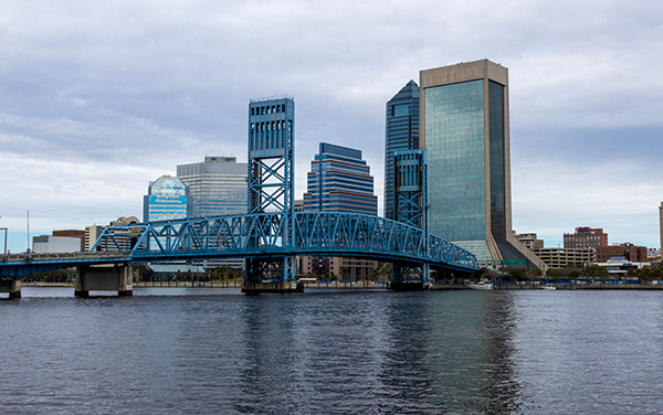 Jacksonville, Florida skyline with the Main Street Bridge over the St. Johns River.