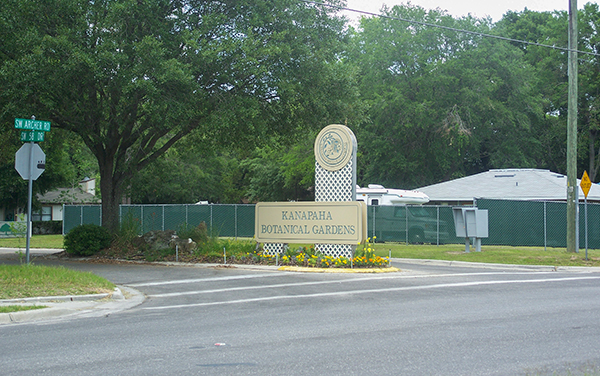 Kanapaha Botanical Gardens sign in Gainesville, Florida, representing gardens and green spaces in Alachua County.