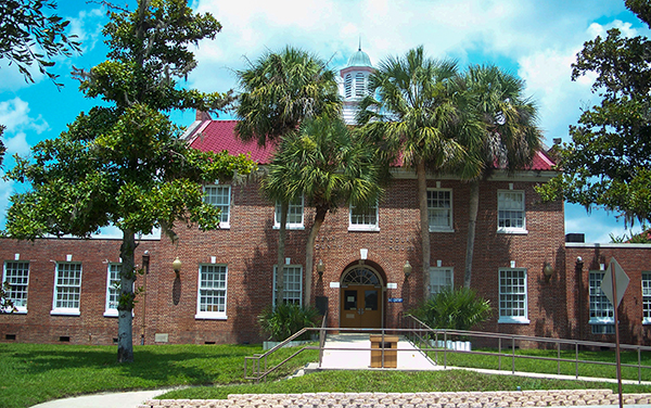 Levy County Courthouse exterior in Bronson, Levy County, Florida