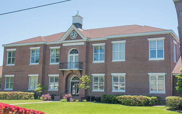 Brantley County Courthouse in Nahunta, Georgia, representing the county seat and civic spaces in Brantley County.
