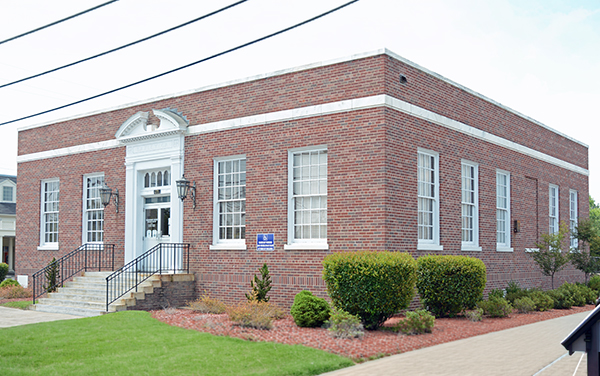 Historic U.S. Post Office building in Baxley, Georgia, now used as the magistrate’s office, representing Appling County civic character for Bliss Products and Services.