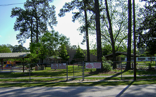 Wooded recreation area and walking track at Adel City Park in Adel, Georgia