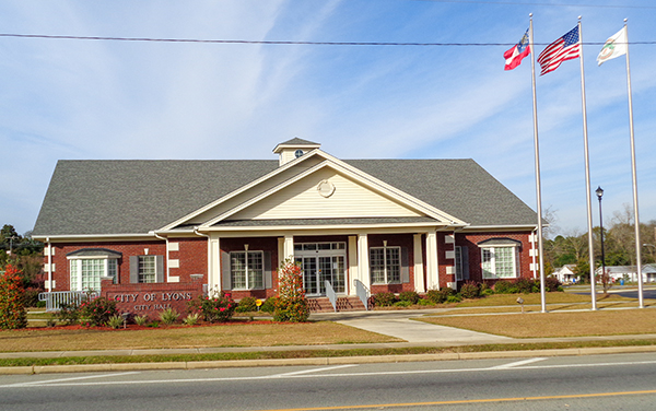 Lyons City Hall building with flags in Toombs County, Georgia