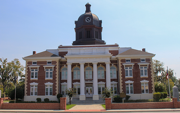 Historic Montgomery County Courthouse with white columns and a clock tower in Mount Vernon, Georgia