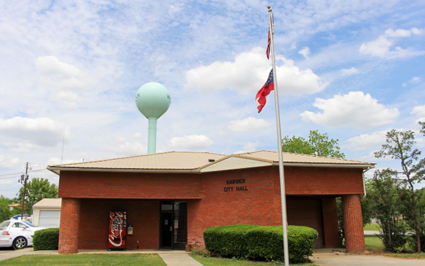 Warwick City Hall, a brick civic building with a
green "Warwick" water tower behind it, in Worth
County, Georgia